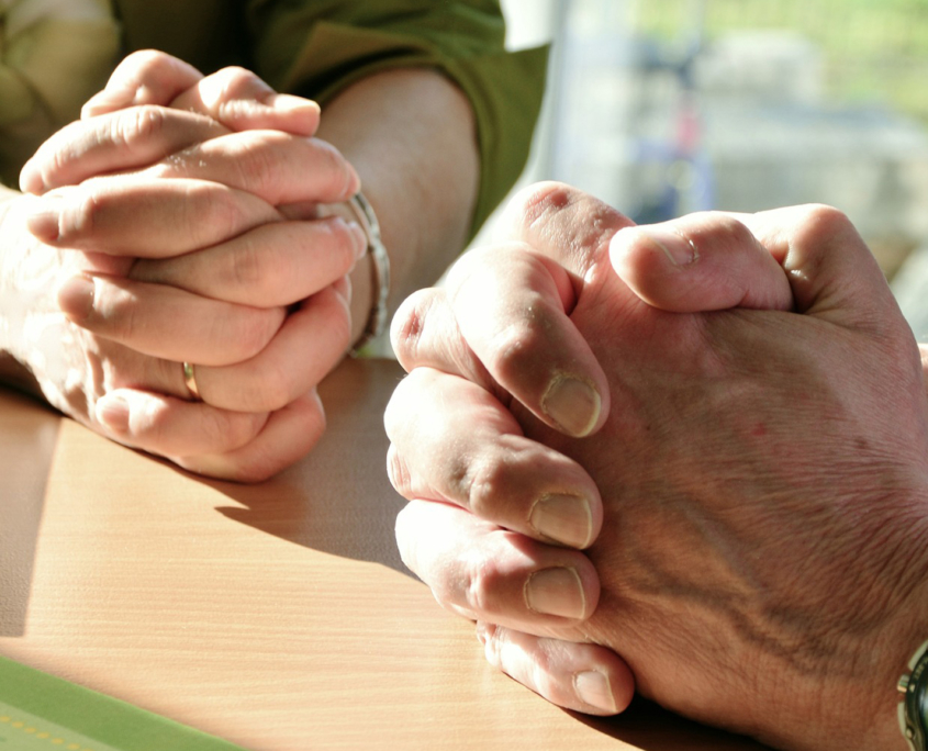 Gemeinsames Beten stärkt untereinander und potenziert das Gebet.